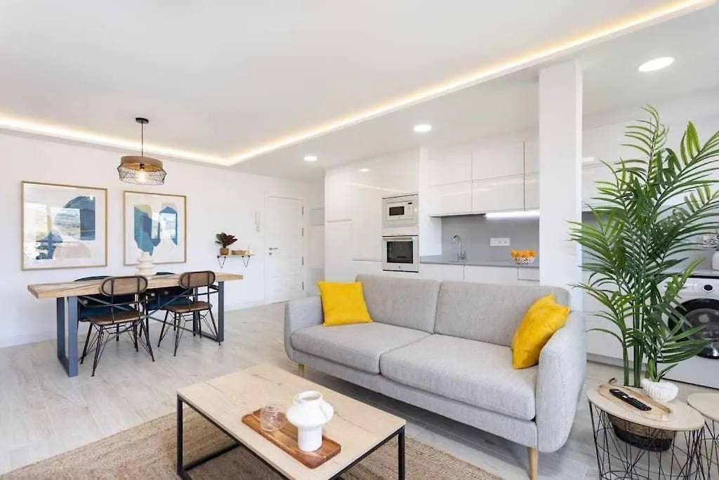 Sunnyland Apartment Arona Cho