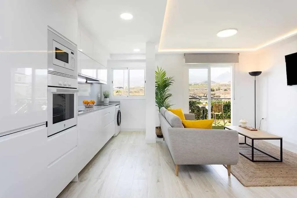 Sunnyland Apartment Arona Cho